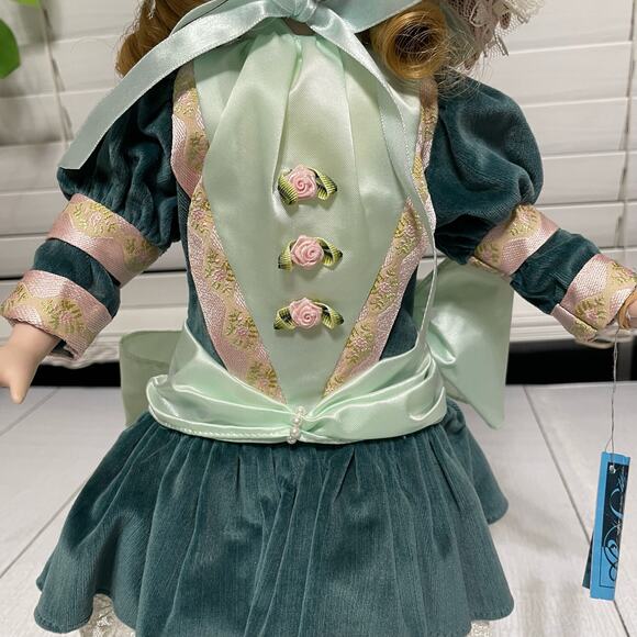 The Savoy Collection Limited Edition Sisley Doll - Picture 11 of 14